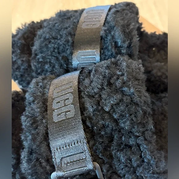 UGG Flufflita Black Slide Shoe, 7 - Picture 13 of 15
